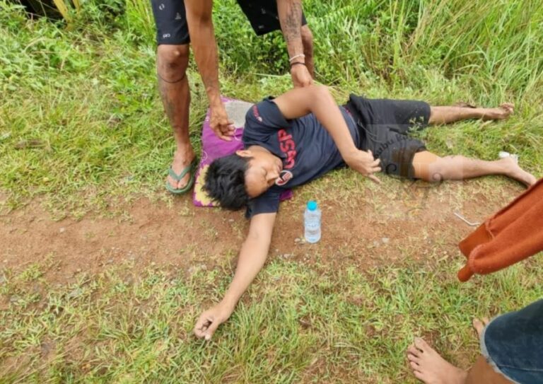 Truk dan Pikap Bertubrukan di Jalan Trans Kalimantan