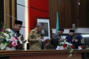 Tiga Raperda Disahkan Pemprov-DPRD Kalbar