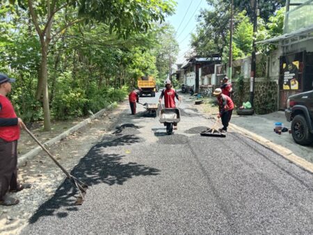 Pemkot Semarang Lakukan Penambalan Jalan Rusak, Mbak Ita: Jalan Pantura Kita Minta Provinsi dan Pusat Sebelum Lebaran Beres