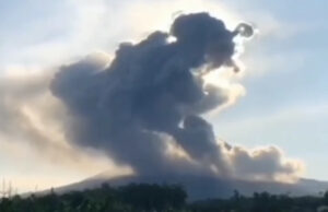Fenomena Gunung Merapi Keluar Awan Bentuk Gareng Bukan Petruk, Ini Artinya
