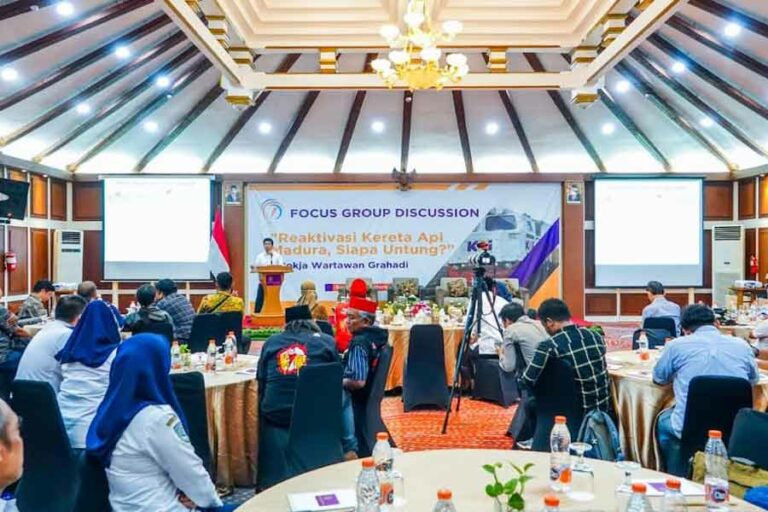 DPRD Jatim Akan Dorong Reaktivasi Jalur KA di Madura Suasana Focus Group Discussion ‘Reaktivasi Kereta Api Madura, Siapa Untung?’ di Grand Inna Tunjungan Surabaya