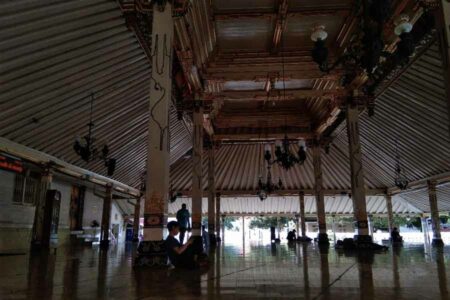 Lima Tempat Rekomendasi Berburu Takjil di Yogyakarta Masjid Gedhe Kauman