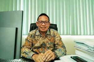 Prof Junaidi Khotib SSi MKes PhD Apt