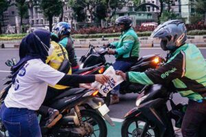 TIKI gelar kegiatan bagi-bagi takjil untuk masyarakat