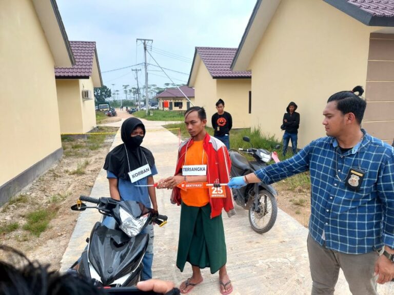 Polisi Gelar Rekonstruksi Kasus Pembunuhan di Sungai Asam
