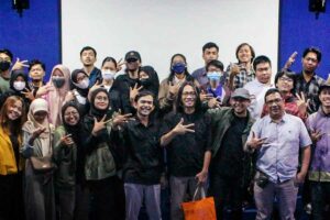 Sebagian peserta diskusi 'Menakar Fungsi Fotojurnalistik dalam Lansekap Media Sosial' berfoto bersama di Stikosa AWS