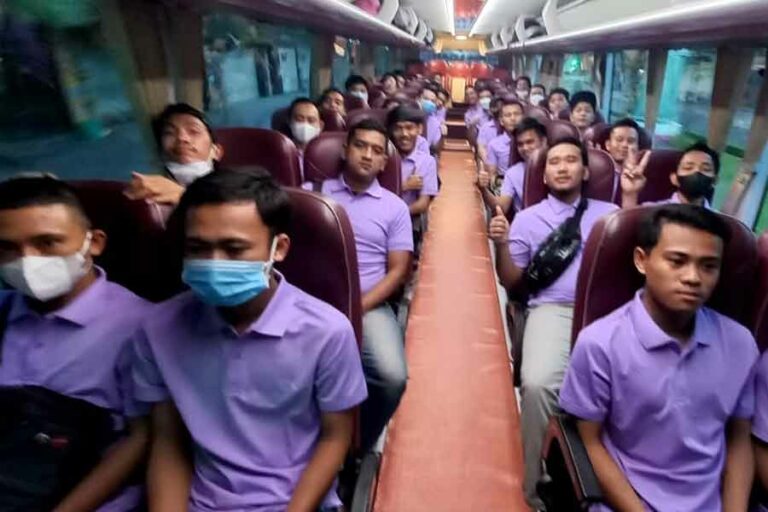 Rombongan WNI terindikasi korban Tindak Pidana Perdagangan Orang (TPPO) di Ho Chi Minh City saat dipulangkan ke Indonesia (foto: Dok KJRI Vietnam)