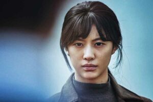 Go Yoon Jung tampil memikat di Hunt (2022)
