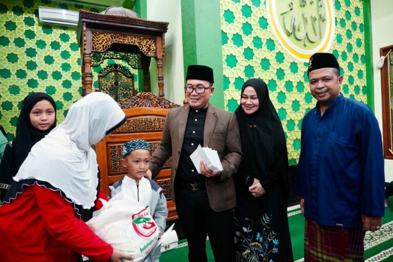 Sujiwo Sumbang 500 Liter Migor untuk Bazar dan Pasar Murah