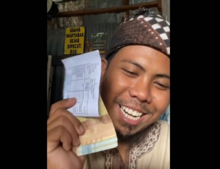 Satire Seorang Guru dengan Gaji Rp 800 Ribu, Sedih pada Keinginan Naik Gaji: Sadar diri, Jangan-janga Saya Memang Pantas Digaji Segini