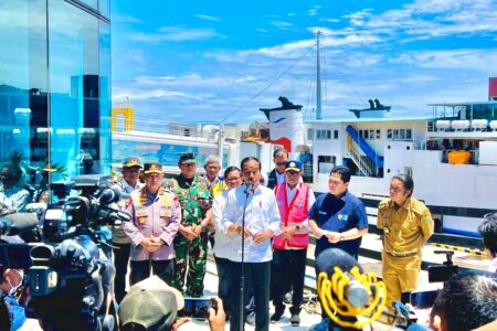 Presiden Jokowi Tinjau Kesiapan Pelabuhan Merak Jelang Arus Mudik Lebaran 2023