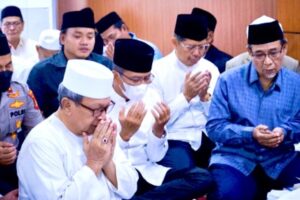 Pj Gubernur Heru Budi Takziyah ke Rumah Duka Ketua MUI DKI KH Munahar Muchtar