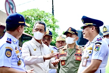 Tinjau Terminal Kalideres, Pj Gubernur DKI Jakarta Heru Budi Pastikan Pemudik Dapat Layanan Maksimal