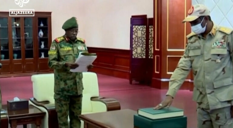 Perang Sudan Hari Ini 185 Orang Tewas, Dua Jenderal Bersaing Bawa Tank dan Senjata Berat