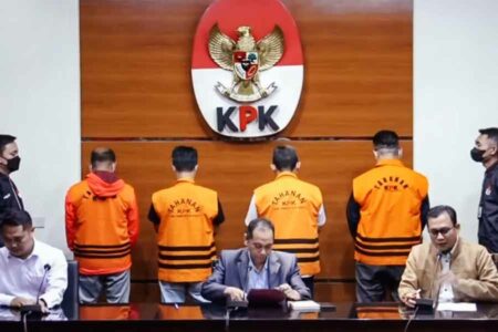 Konferensi pers kegiatan tangkap tangan dugaan TPK pengadaan barang dan jasa di Kota Bandung