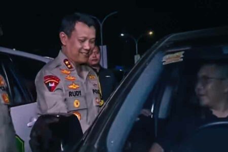 Kunjungi Pelabuhan Merak, Kapolda Banten Pastikan Kondisi Aman dan Terkendali Kapolda Banten tinjau arus mudik di Pelabuhan Merak