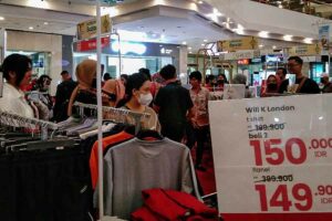 Tawarn diskon di sebuah pusat belanja di Yogyakarta (foto: Rizki Liasari, pilar.id)
