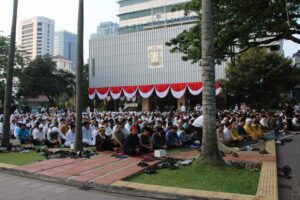 Perhatikan Rekayasa Lalu Lintas Dishub DKI Saat Salat Idul Fitri di Balai Kota Jakarta Sabtu 22 April 2023 Pelaksanaan Salat Idul Fitri berjamaah di Balai Kota DKI Jakarta tahun lalu (foto: dok PPID DKI Jakarta)