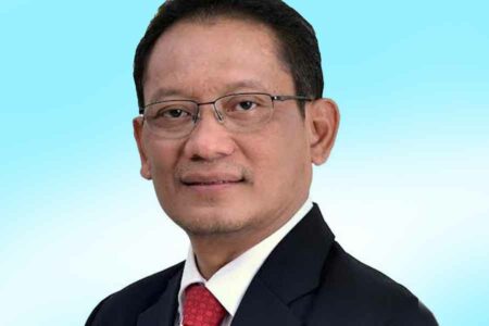 Profesor Dr. Rudi Purwono, seorang Guru Besar Ilmu Ekonomi di Fakultas Ekonomi dan Bisnis (FEB) Universitas Airlangga