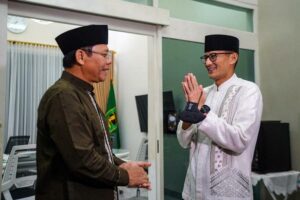 Sandiaga Salahuddin Uno saat berkunjung ke kediaman Plt Ketua Umum Partai Persatuan Pembangunan (PPP) Muhammad Mardiono (foto: Facebook @SandiSUno)