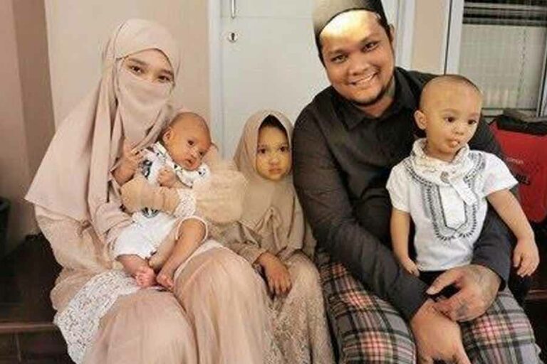 Potret kebersamaan Virgoun dengan sang istri dan ketiga anaknya. (Foto:istimewa)