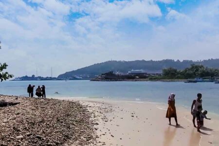 Wisata Murah Sekitar Jakarta, Temukan Destinasi Hemat yang Tersembunyi Pulau Merak Kecil, tempat wisata dengan pantai yang indah dan eksotis (foto: istimewa)