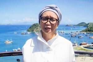 Menteri Luar Negeri RI Retno Marsudi memberikan keterangan pers usai melakukan pengecekan kesiapan penyelenggaraan KTT ASEAN di Labuan Bajo, Nusa Tenggara Timur