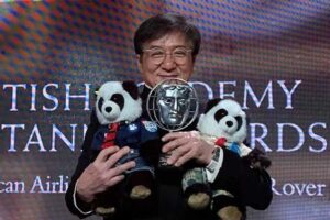 Jackie Chan saat menerima Albert R. Broccoli Award dalam British Academy Britannia Awards (foto: instagram @jackiechan)
