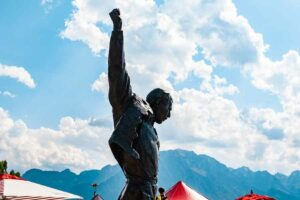 Patung Freddie Mercury di Montreux, Switzerland (foto: Noah Näf, unsplash)