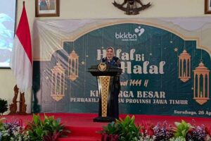 Kepala Perwakilan BKKBN Provinsi Jawa Timur, Maria Ernawati saat menyampaikan jumlah Akseptor KB yang dipakai di Jatim, pada acara Halal Bihalal, pada Rabu (26/4/2023)