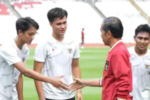Presiden RI Joko Widodo saat bertemu dengan para pemain timnas sepak bola Indonesia U-20