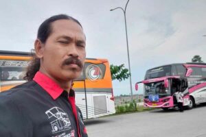 Adhy Kencana, pemilik Azzahra Trans & Tour