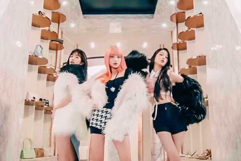 Tangkapan layar video musik IVE, I AM' di Youtube