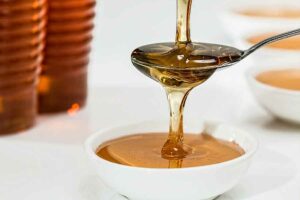 Dikenal Kaya Manfaat, Madu Miliki Sifat Antibakteri yang Aman untuk Tubuh Madu untuk campuran minuman akan membantu kita mengatasi sejumlah masalah kesehatan (foto: pexels)