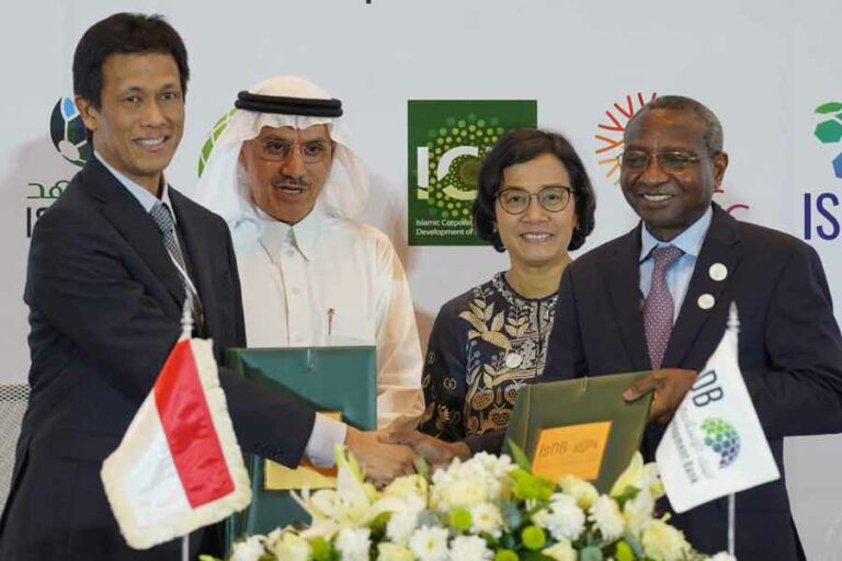 Perkuat Dampak Positif bagi Muslim dan Komunitas Global, Indonesia Tingkatkan Saham di IsDB Indonesia meningkatkan kepemilikan saham di IsDB dari posisi ke-12 menjadi posisi ke-3. Dengan menjadi pemegang saham terbesar ke-3