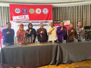 Lima Organisasi Profesi Kesehatan Serukan Aksi Damai Hentikan Pembahasan RUU Kesehatan Lima Organisasi Profesi Kesehatan menyerukan aksi damai menghentikan pembahasan RUU Kesehatan Omnibuslaw oleh Pemerintah.