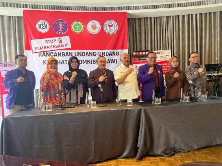 Lima Organisasi Profesi Kesehatan menyerukan aksi damai menghentikan pembahasan RUU Kesehatan Omnibuslaw oleh Pemerintah.