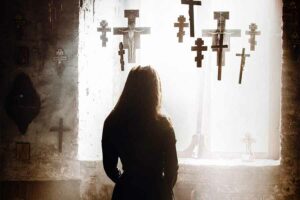 Sinopsis dan Jadwal Tayang The Crucifixion, Film Pilihan Bioskop TransTV Malam ini Poster film The Crucifixion (2017)