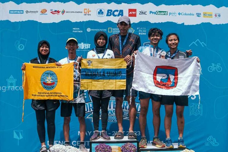 Tim Wanala Unair saat meraih Juara I dan 10 Besar Lomba Orienteering Tingkat Internasional
