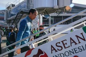 ASEAN Sepakat tidak Beri Toleransi pada Pencederaan Nilai-nilai Kemanusiaan Usai KTT ASEAN, Presiden RI Joko Widodo kembali ke Jakarta dari Bandar Udara Komodo, Kabupaten Manggarai Barat. (foto: facebook @jokowi)