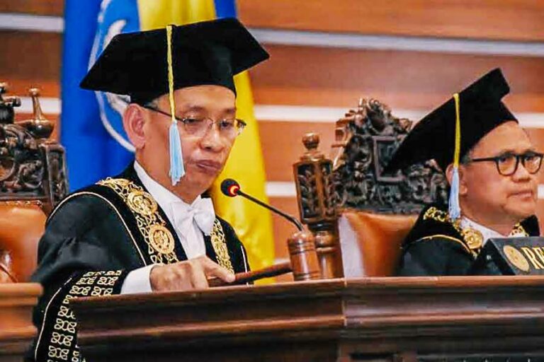 Rektor UNAIR, Prof Dr Mohammad Nasih