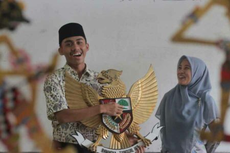 Potret Cerita Kurikulum Merdeka merupakan upaya Kemendikbudristek untuk menguatkan semangat sesama pendidik dan peserta didik dalam rangka menyambut pembelajaran tahun ajaran baru tahun 2023/2024 khususnya bagi satuan pendidikan yang mengimplementasikan Kurikulum Merdeka.