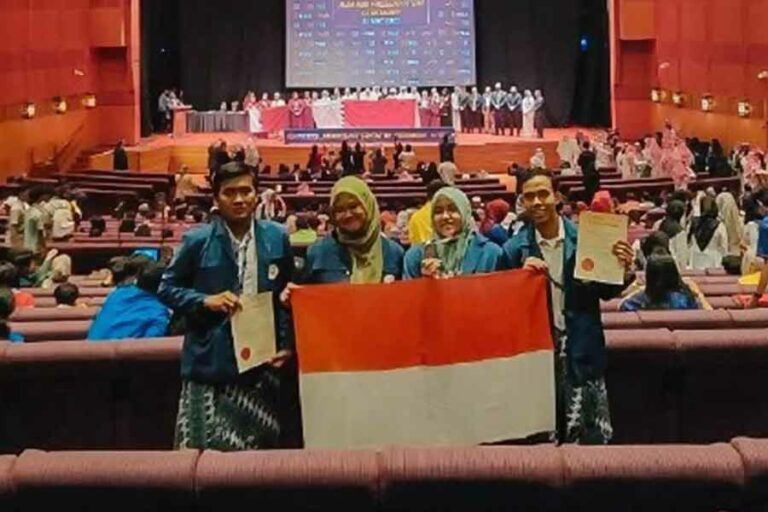 Tim Universitas Airlangga, Tim Gelatah, peraih medali silver dalam kompetisi Malaysian Invention and Design Society (MINDS) dan CIS mengadakan World Young Invention Exhibition (WYIE) Competition 2023 di Malaysia