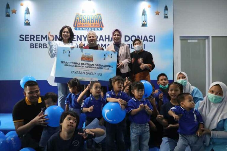 VP of Public Relations Blibli Yolanda Nainggolan saat menghadiri acara penyerahan donasi program GASABAR Berbagi Bahagia Blibli di Yayasan Sayap Ibu Jakarta