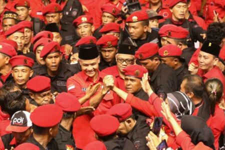 Ganjar Pranowo bersama ribuan kader PDI Perjuangan Sumsel di GOR Dempo, Jakabaring Palembang