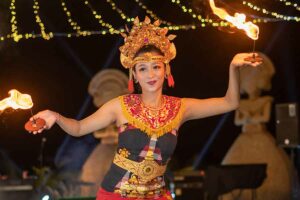 Taroo Paddy Pool Lounge, Resto dengan Konsep Budaya Bali dan Pemandangan Persawahan Subak Pagelaran Budaya Bali di Taroo
