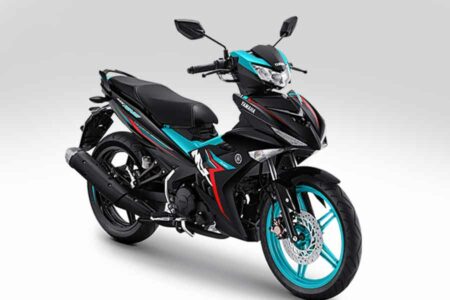 Yamaha MX King 150 dengan Warna dan Grafis Baru, Makin Segar dan Sporty Desain grafis di sisi kanan dan kiri Yamaha MX King 150 lebih simetris dan semakin sporty