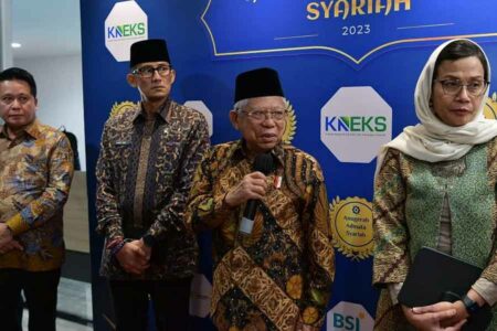 Wapres RI KH Ma'ruf Amin dalam konferensi pers setelah menghadiri acara Anugerah Adinata Syariah di Jakarta Selatan