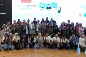 Peserta kegiatan literasi keuangan dan investasi gelaran SimInvest dan Smartfren