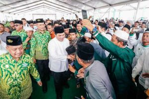 Erick Thohir saat menghadiri Silahturami Akbar Pengurus dan Kader NU se-Sumatera Utara dalam rangka 1 Abad NU bersama KH Yahya Cholil Staquf di Pondok Pesanten Musthafawiyah, Mandailing Natal, Sumatera Utara